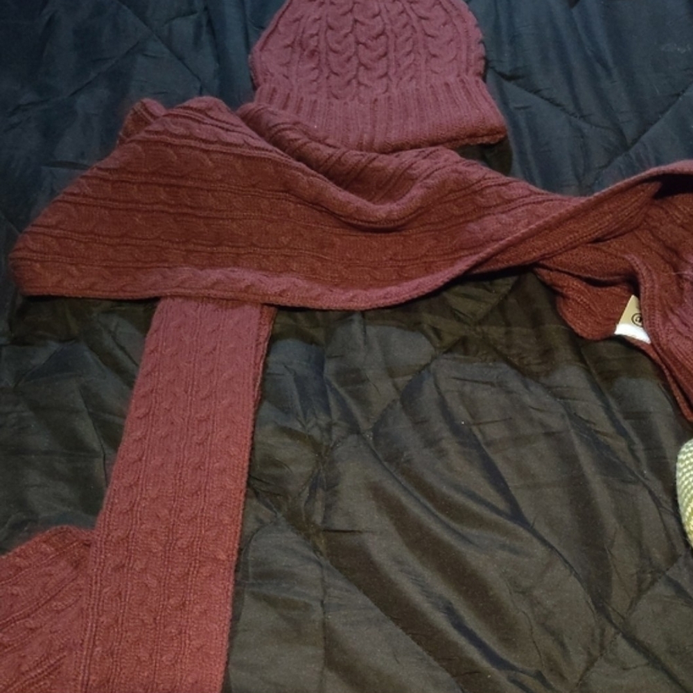 Cable Knit Scarf and Beanie Set in Burgundy